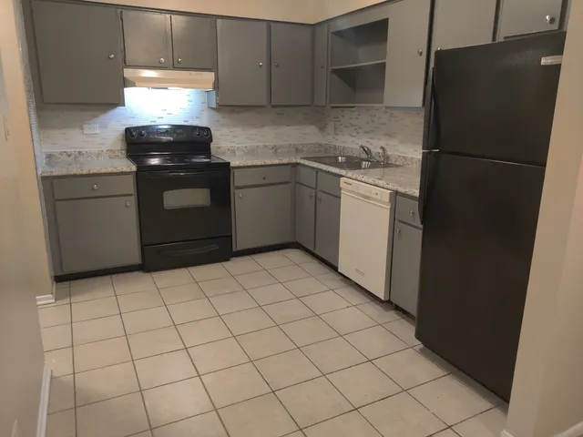 $1,650 | 121 West Elk Trail, Unit 221, Carol Stream, IL 60188