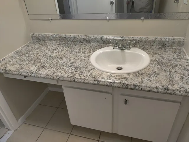 $1,650 | 121 West Elk Trail, Unit 221, Carol Stream, IL 60188