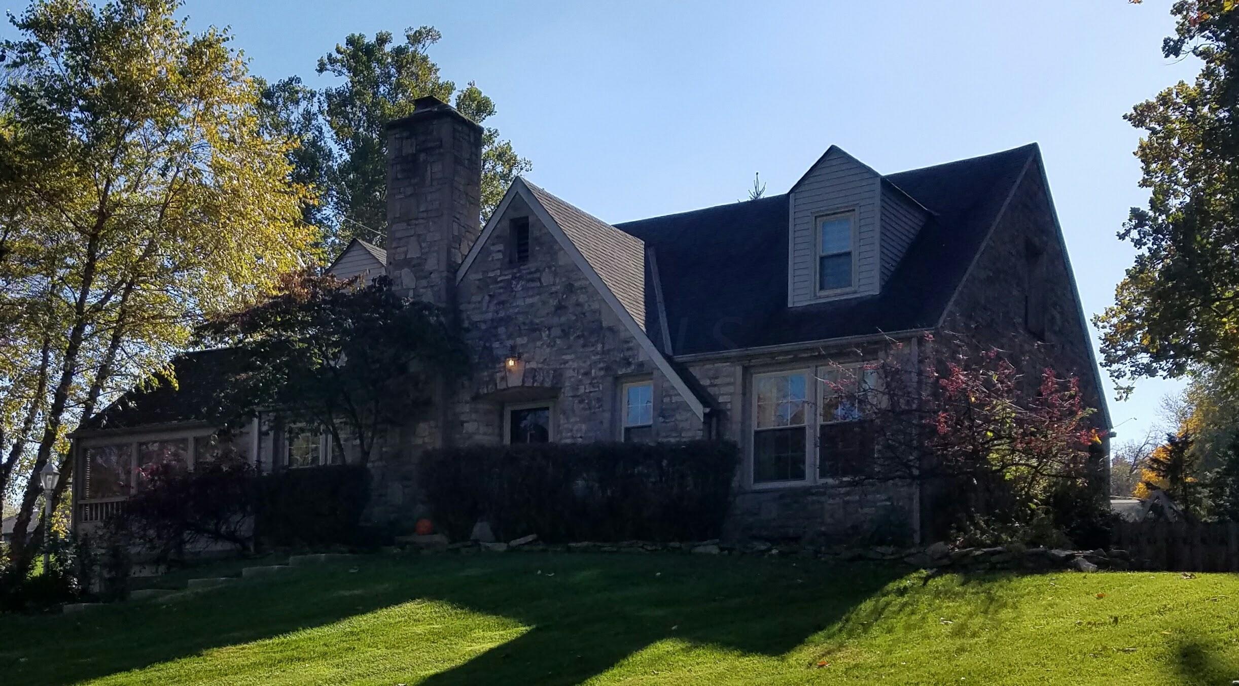 2741 Fishinger Road Columbus, OH 43221 - Photo 4 of 36