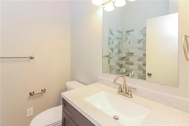 $2,250 | 411 Allendale Court, Greenwood, MO 64034