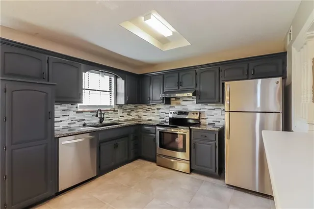 $2,250 | 411 Allendale Court, Greenwood, MO 64034