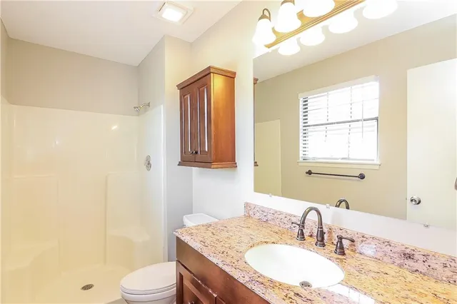 $2,250 | 411 Allendale Court, Greenwood, MO 64034