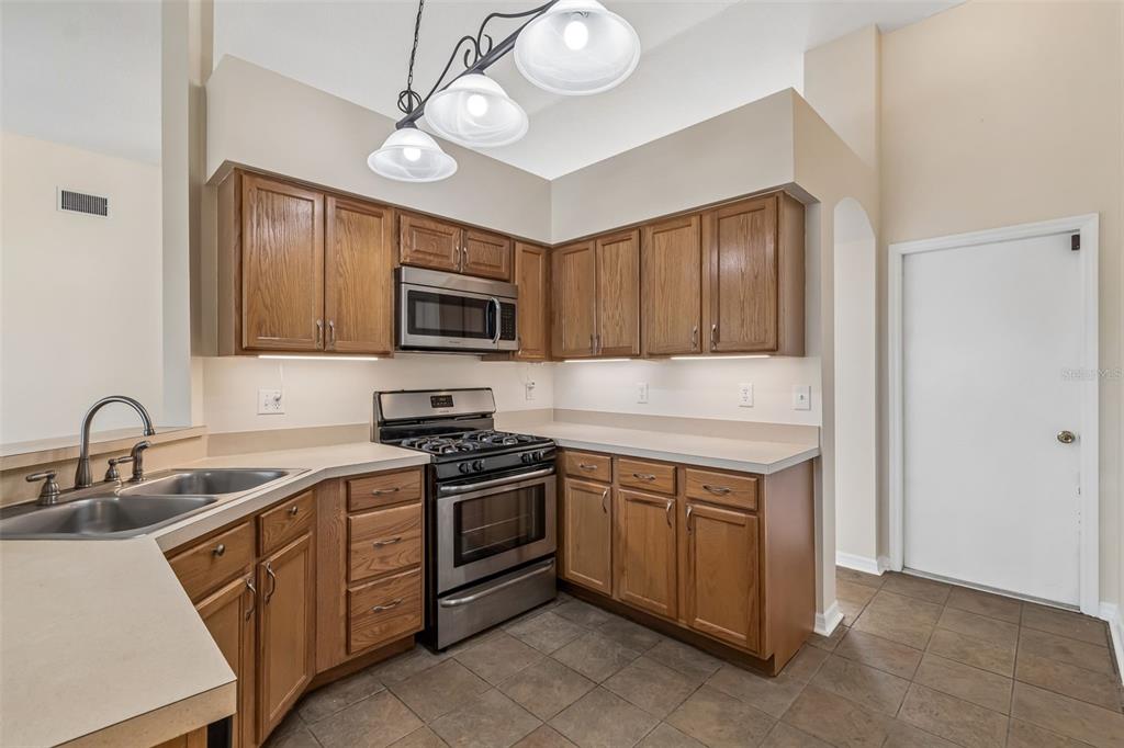 4318 Brandon Ridge Drive Valrico, FL 33594 - Photo 10 of 26