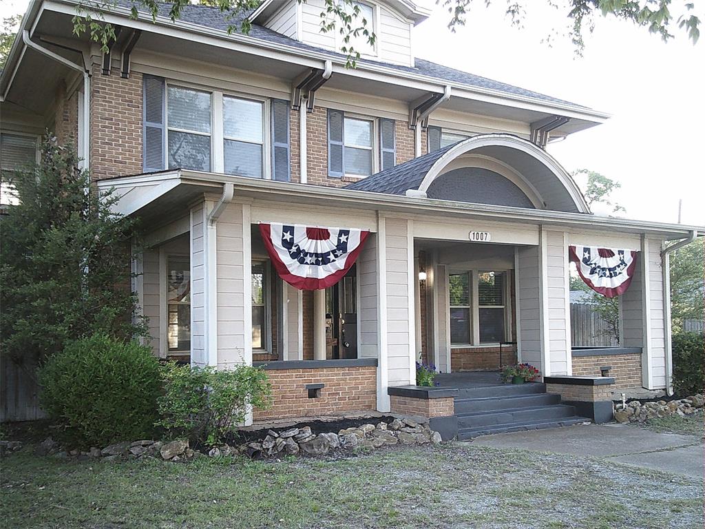 1007 North Center Street Bonham, TX 75418 - Photo 2 of 37 Front left