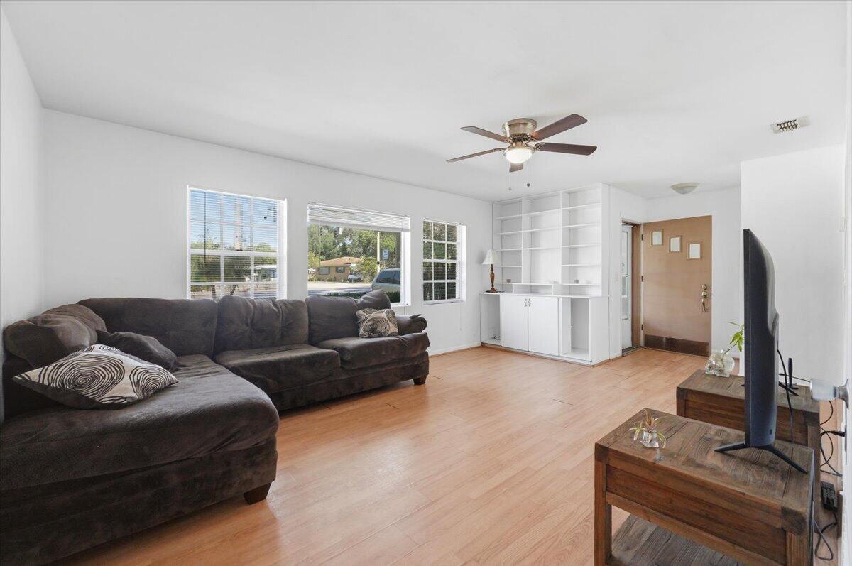 1408 New Jersey Road Lakeland, FL 33803 - Photo 22 of 58 22-Living Area
