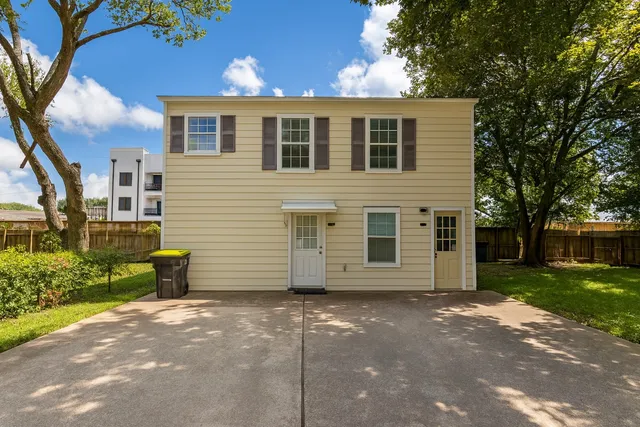 $800 | 422 West Burleson Street, Wharton, TX 77488