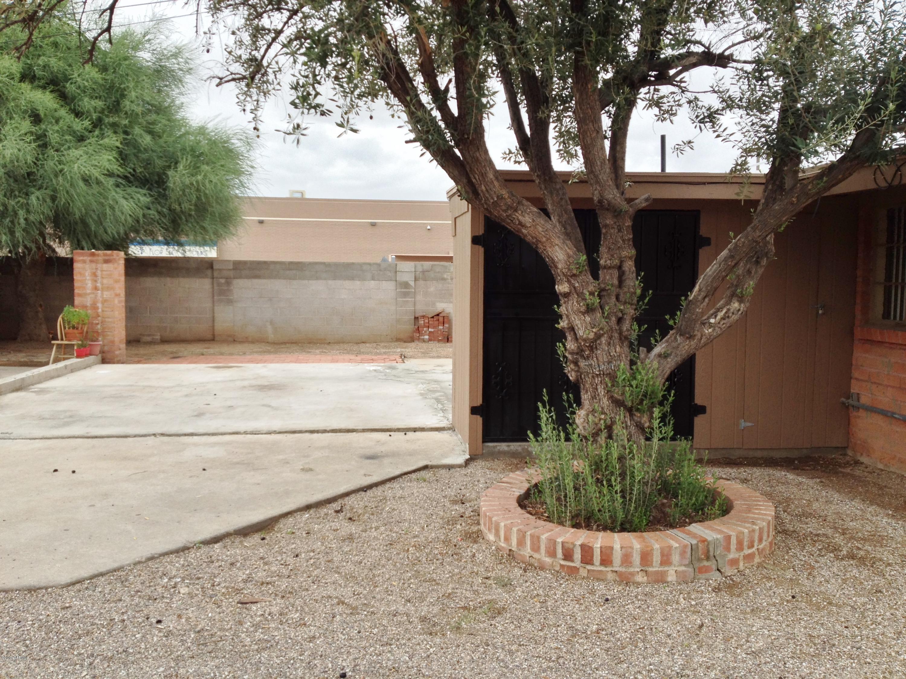 219-227 West Navajo Road Tucson, AZ 85705 - Photo 9 of 12