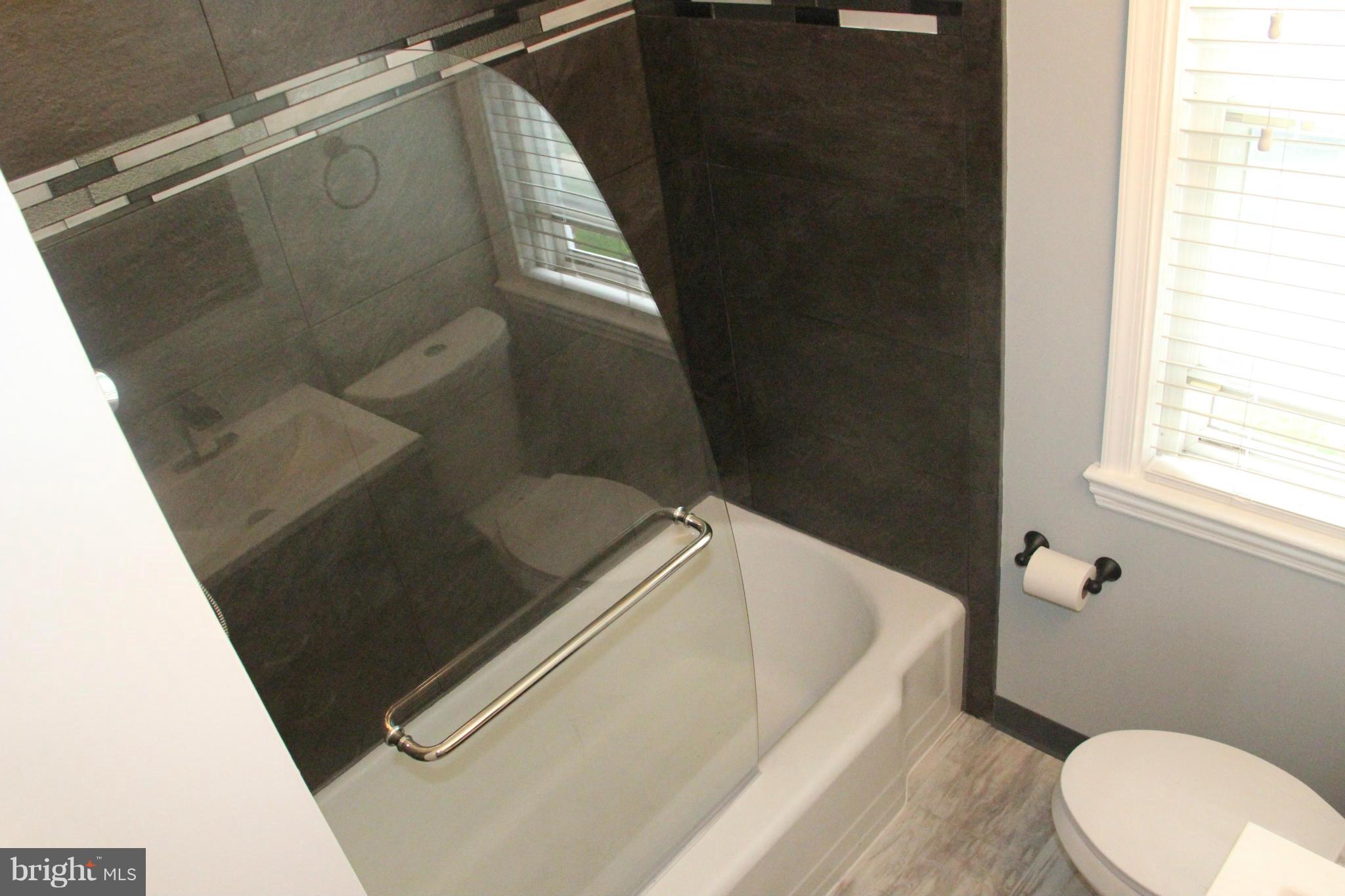 4014 Grantley Road Baltimore, MD 21215 - Photo 24 of 29 Bath