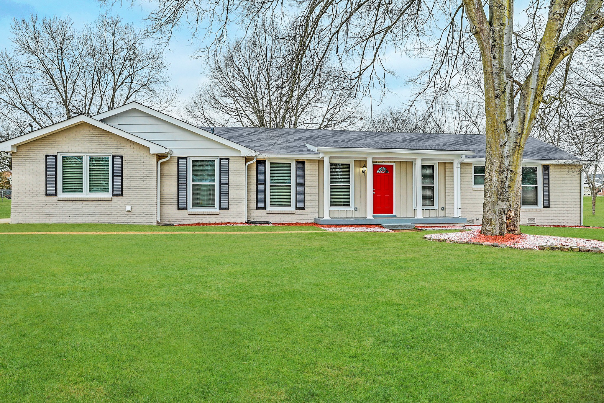1320 Cheyenne Boulevard Madison, TN 37115 - Photo 2 of 26 a front view of house with yard and green space