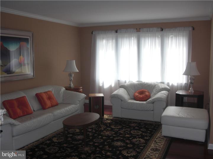 77 Wolfpack Road Hamilton, NJ 08619 - Photo 11 of 25 Living Room