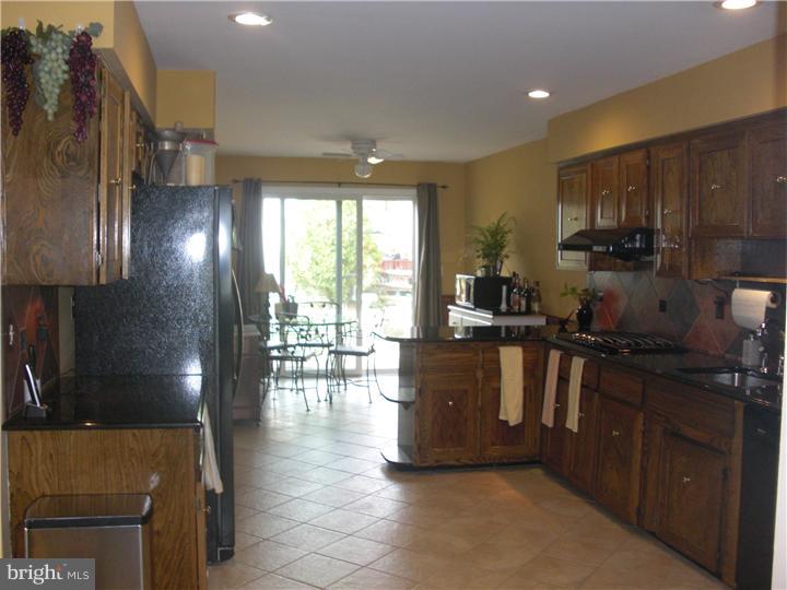 77 Wolfpack Road Hamilton, NJ 08619 - Photo 4 of 25