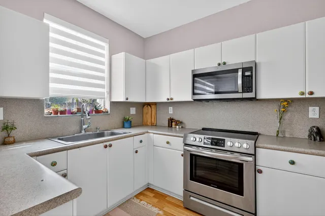 a livingroom with workspace and a window