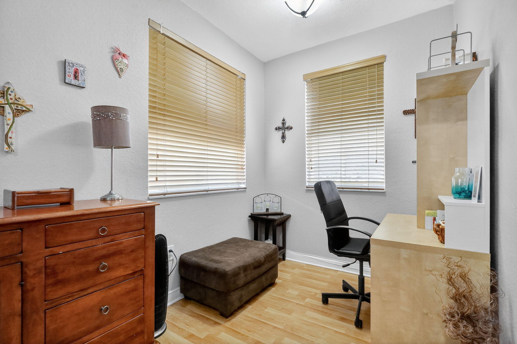 913 Southwest 151 Place Miami, FL 33194 - Photo 29 of 48 a livingroom with workspace and a window