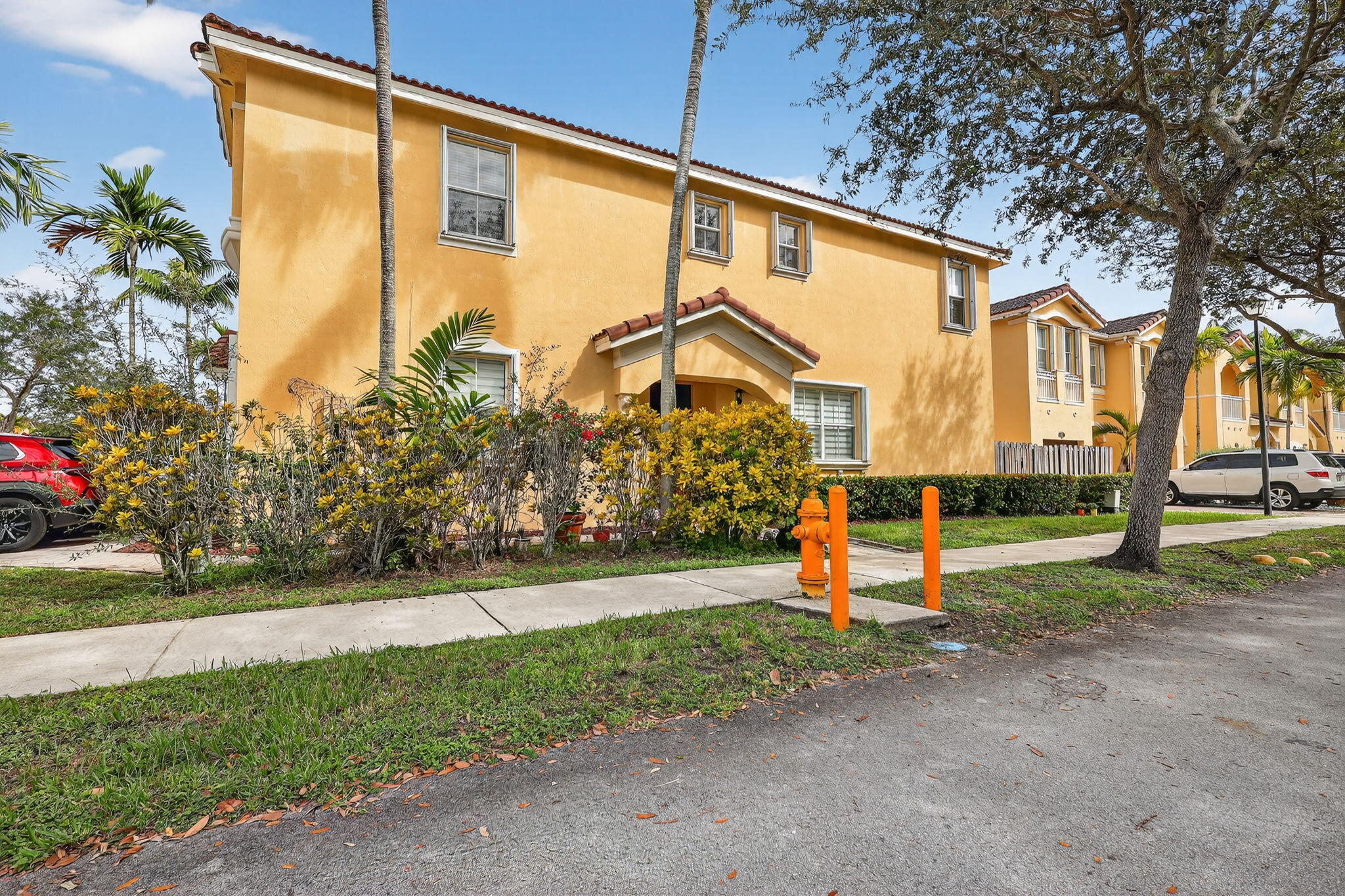 913 Southwest 151 Place Miami, FL 33194 - Photo 5 of 48 a small garden in the middle of a house