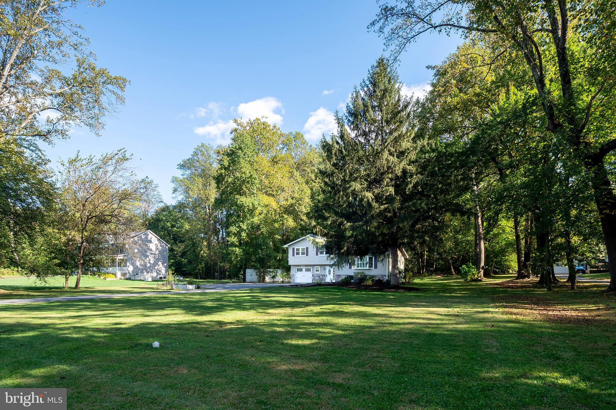 1811 Underwood Road Gambrills, MD 21054 - Photo 4 of 46 a garden view with a fountain