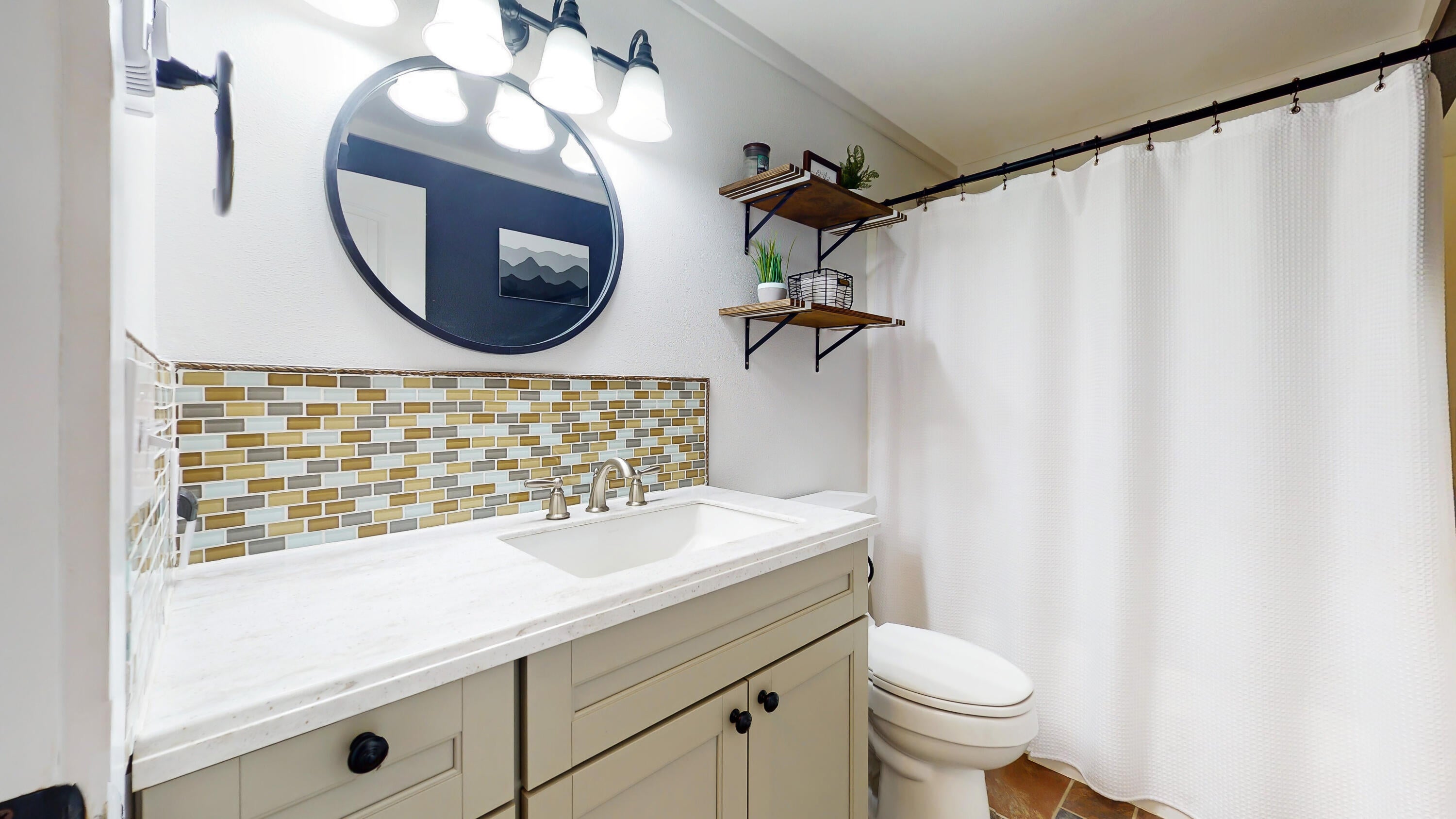 148909 Kurtz Road La Pine, OR 97739 - Photo 17 of 28 Bathroom