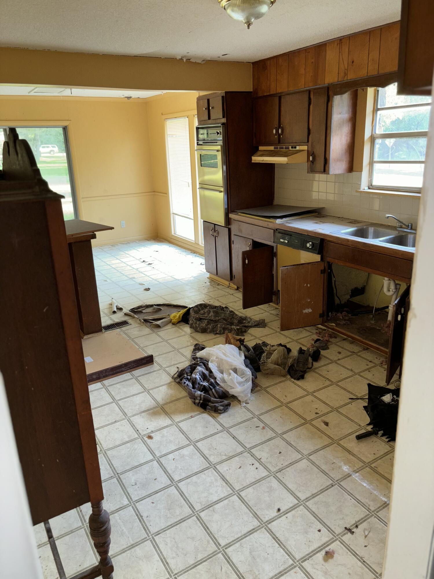 1995 Wrightsboro Road Thomson, GA 30824 - Photo 3 of 10 Kitchen