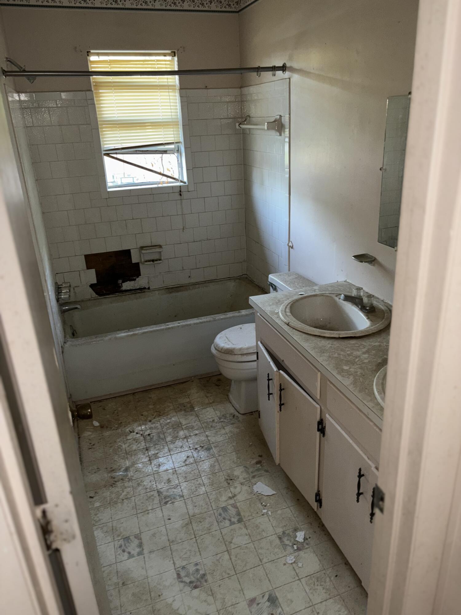 1995 Wrightsboro Road Thomson, GA 30824 - Photo 8 of 10 Upper Level bath