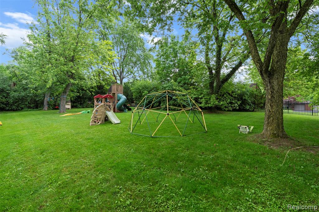 28317 New Castle Road Farmington Hills, MI 48331 - Photo 23 of 23
