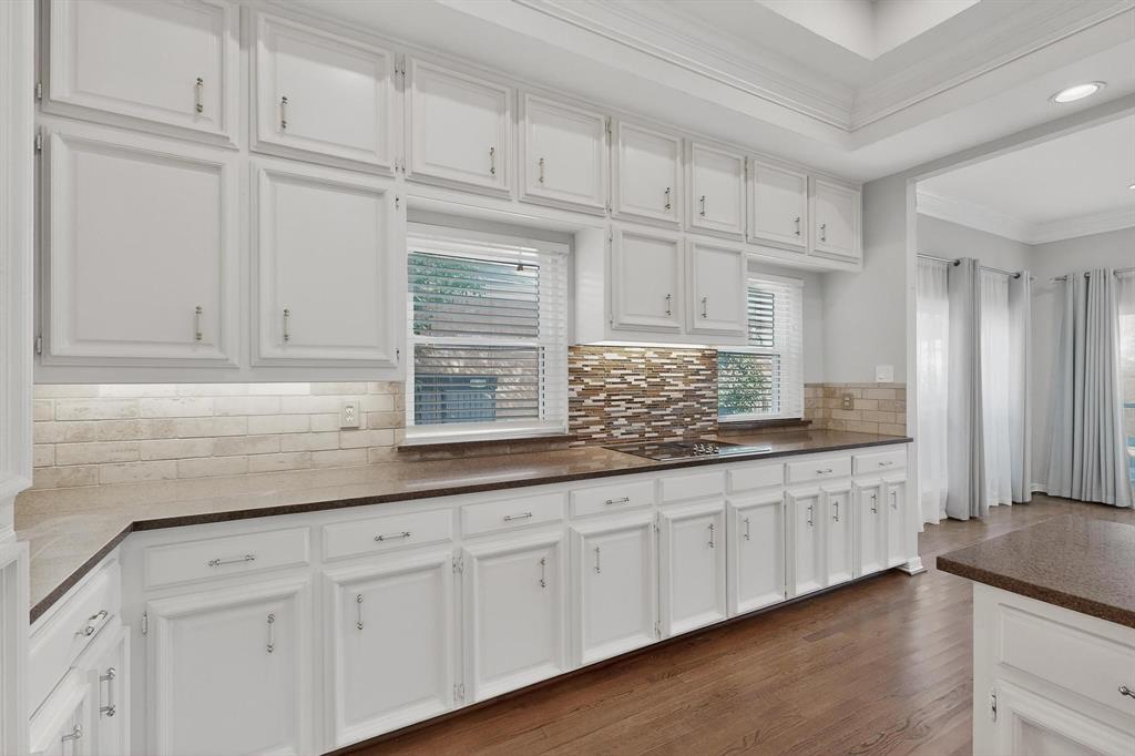 2648 Brookside Drive Irving, TX 75063 - Photo 7 of 34