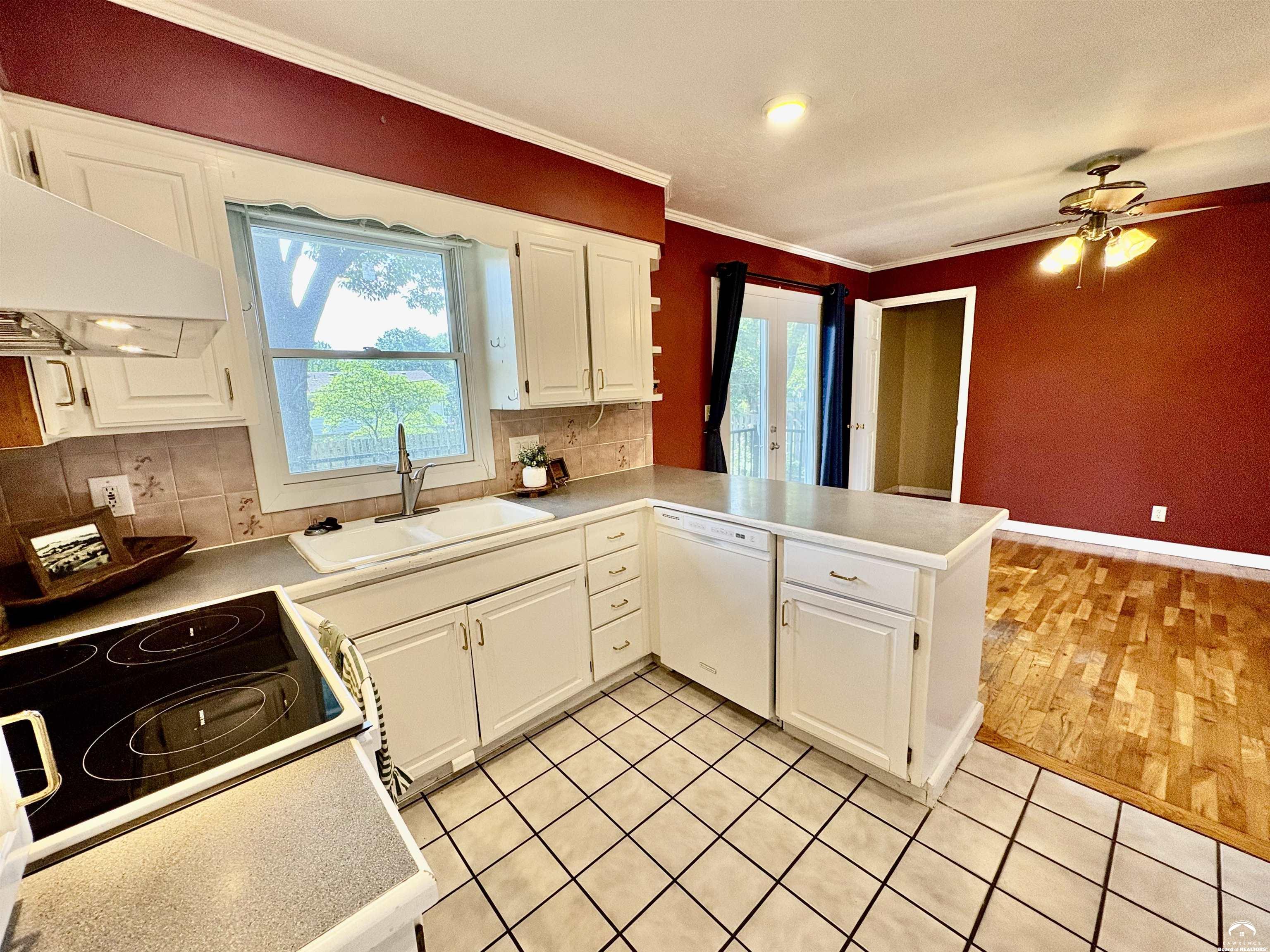507 Arizona Street Lawrence, KS 66049 - Photo 9 of 49