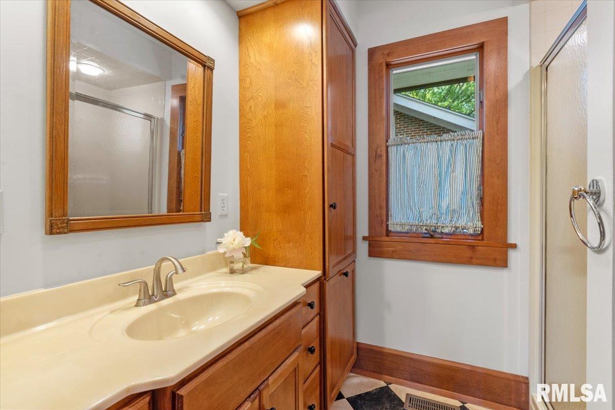 1533 Noble Avenue Springfield, IL 62704 - Photo 24 of 45