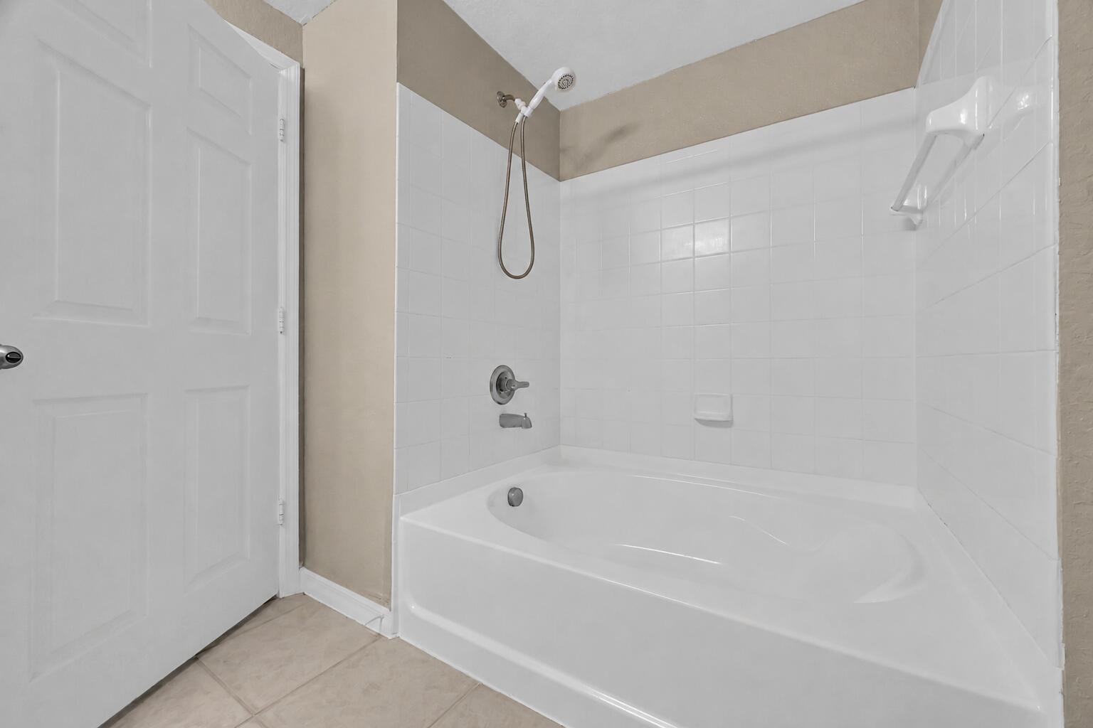 196 Southeast Kitching Circle Stuart, FL 34994 - Photo 17 of 27 2FCCE5FA-52F6-40AE-A73D-357079321597