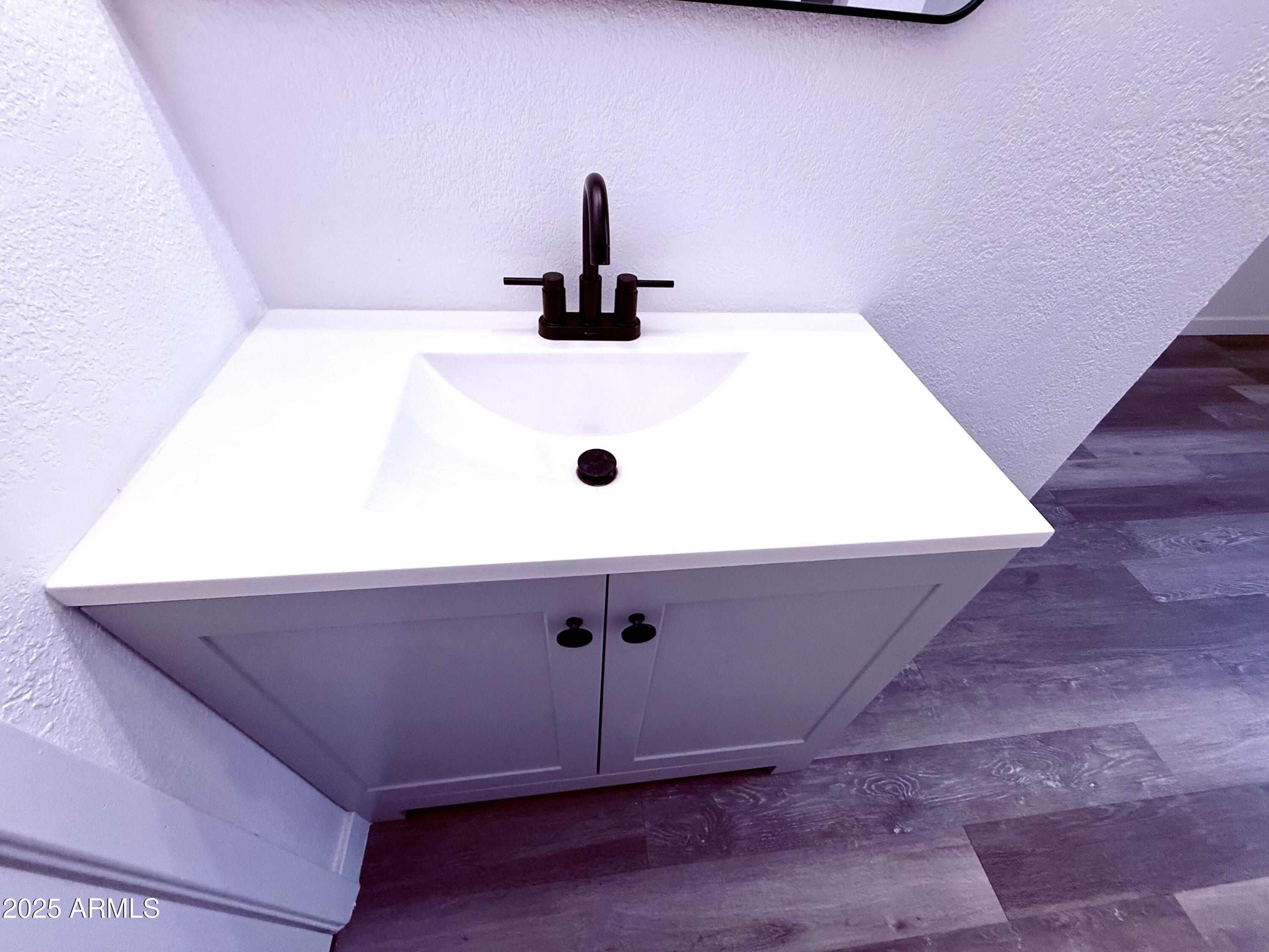 1009 East Chipman Road Phoenix, AZ 85040 - Photo 22 of 30 a close view of sink