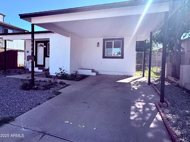 $1,495 | 1009 East Chipman Road, Phoenix, AZ 85040
