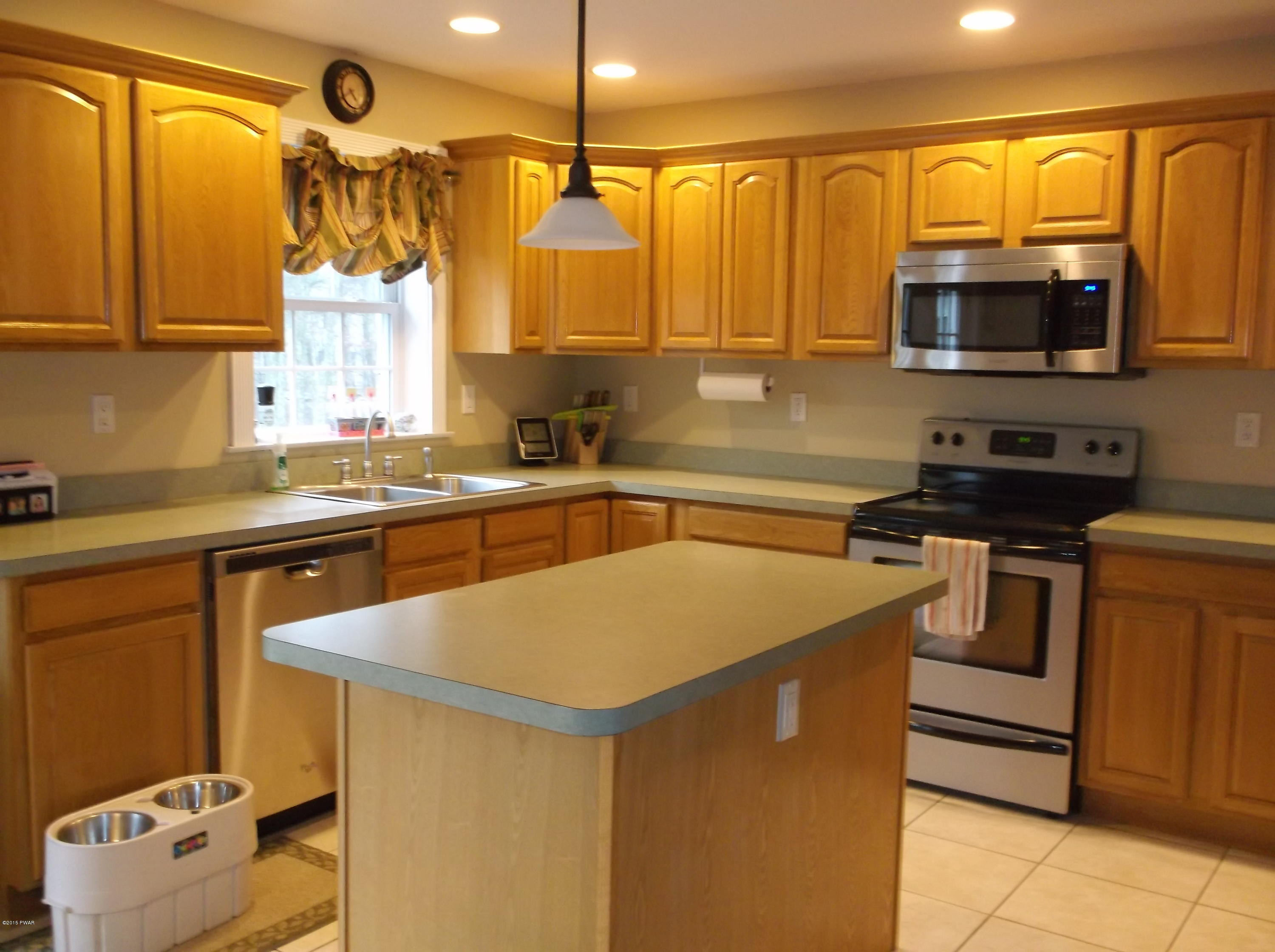 137 Dark Swamp Road Dingmans Ferry, PA 18328 - Photo 5 of 37