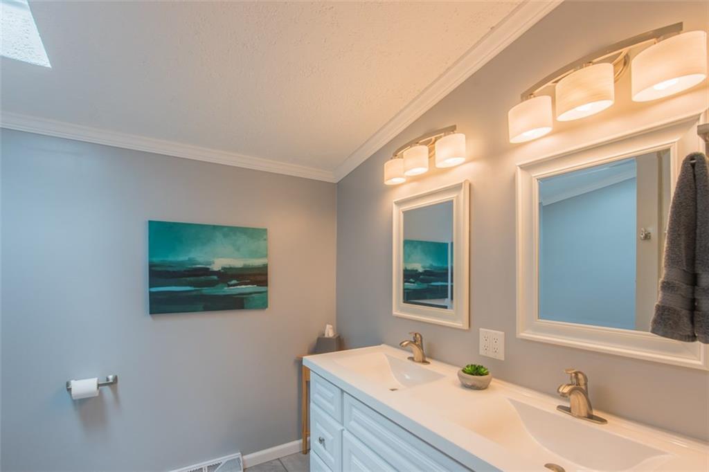 747 Beaver Road Greensburg, PA 15601 - Photo 13 of 24 Spa-like master bath.