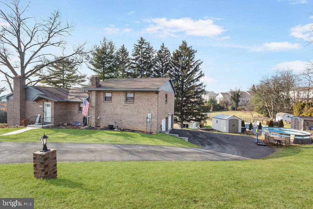 2276 Ridge Road York, PA 17406 - Photo 2 of 34 a backyard of a house with table and chairs