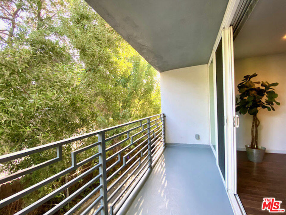 1920 Hillcrest Road, Unit 5 Los Angeles, CA 90068 - Photo 4 of 17 a view of balcony