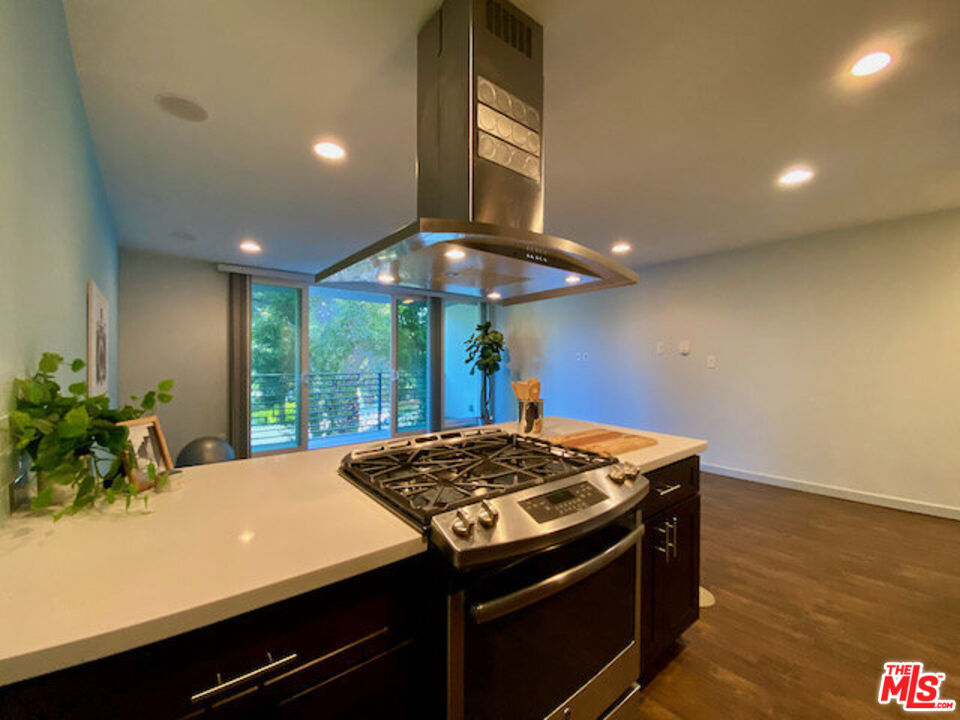 1920 Hillcrest Road, Unit 5 Los Angeles, CA 90068 - Photo 8 of 17 a kitchen with a stove and a view of living room