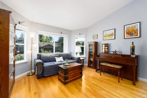 $739,000 | 156 Cornell Street, Windsor, CA 95492