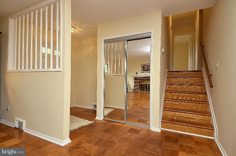 7526 Jervis Street Springfield, VA 22151 - Photo 11 of 28 Interior (General)