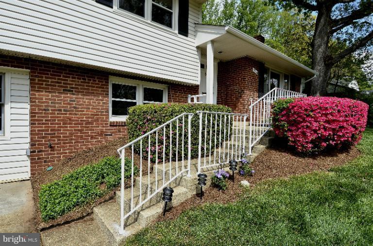 7526 Jervis Street Springfield, VA 22151 - Photo 15 of 28 Exterior (Front)