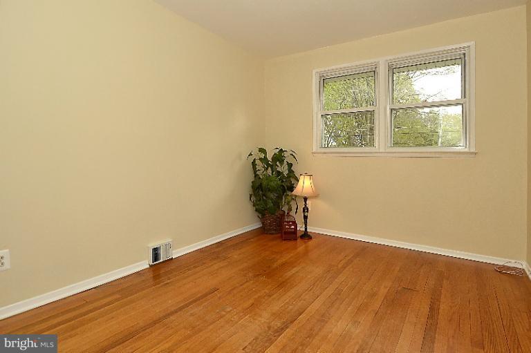 7526 Jervis Street Springfield, VA 22151 - Photo 17 of 28 Bedroom