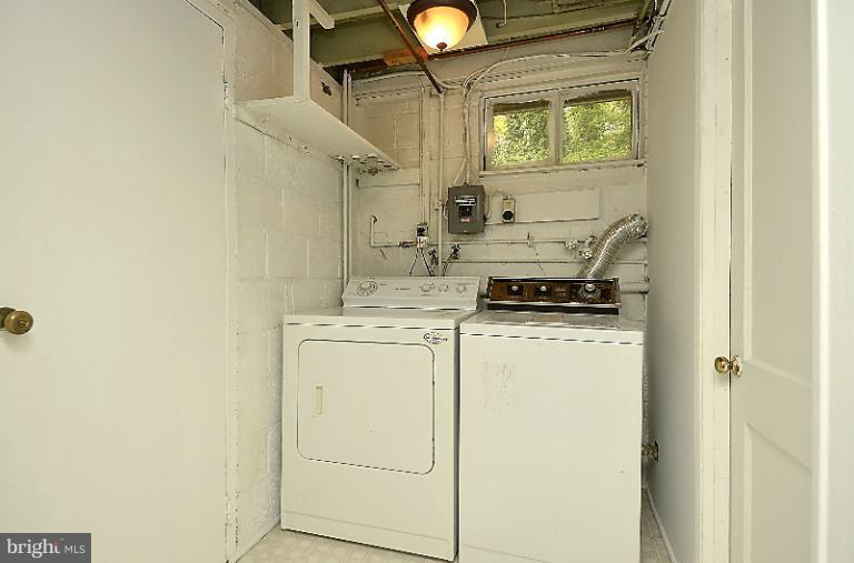 7526 Jervis Street Springfield, VA 22151 - Photo 4 of 28 Interior (General)