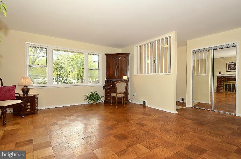 7526 Jervis Street Springfield, VA 22151 - Photo 6 of 28 Interior (General)