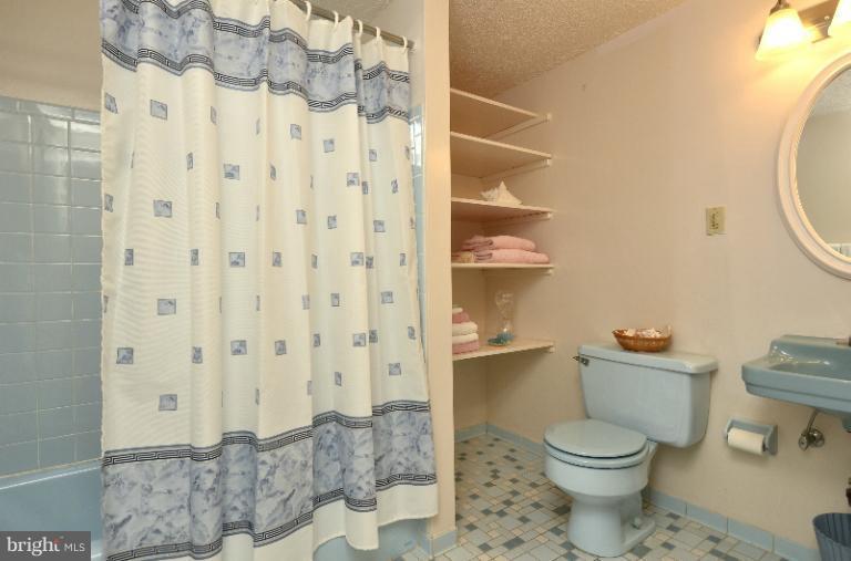 7526 Jervis Street Springfield, VA 22151 - Photo 8 of 28 Bath