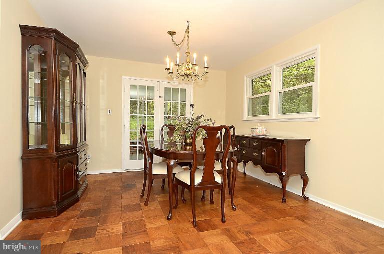 7526 Jervis Street Springfield, VA 22151 - Photo 10 of 28 Dining Room