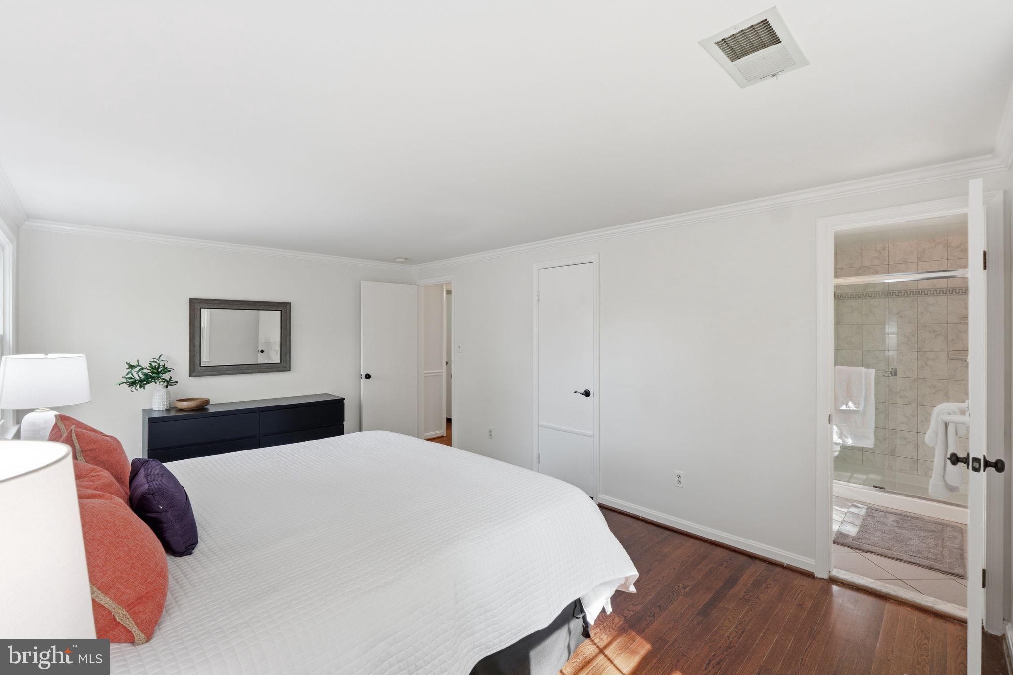 5 Infield Court South Potomac, MD 20854 - Photo 12 of 23 Primary Suite