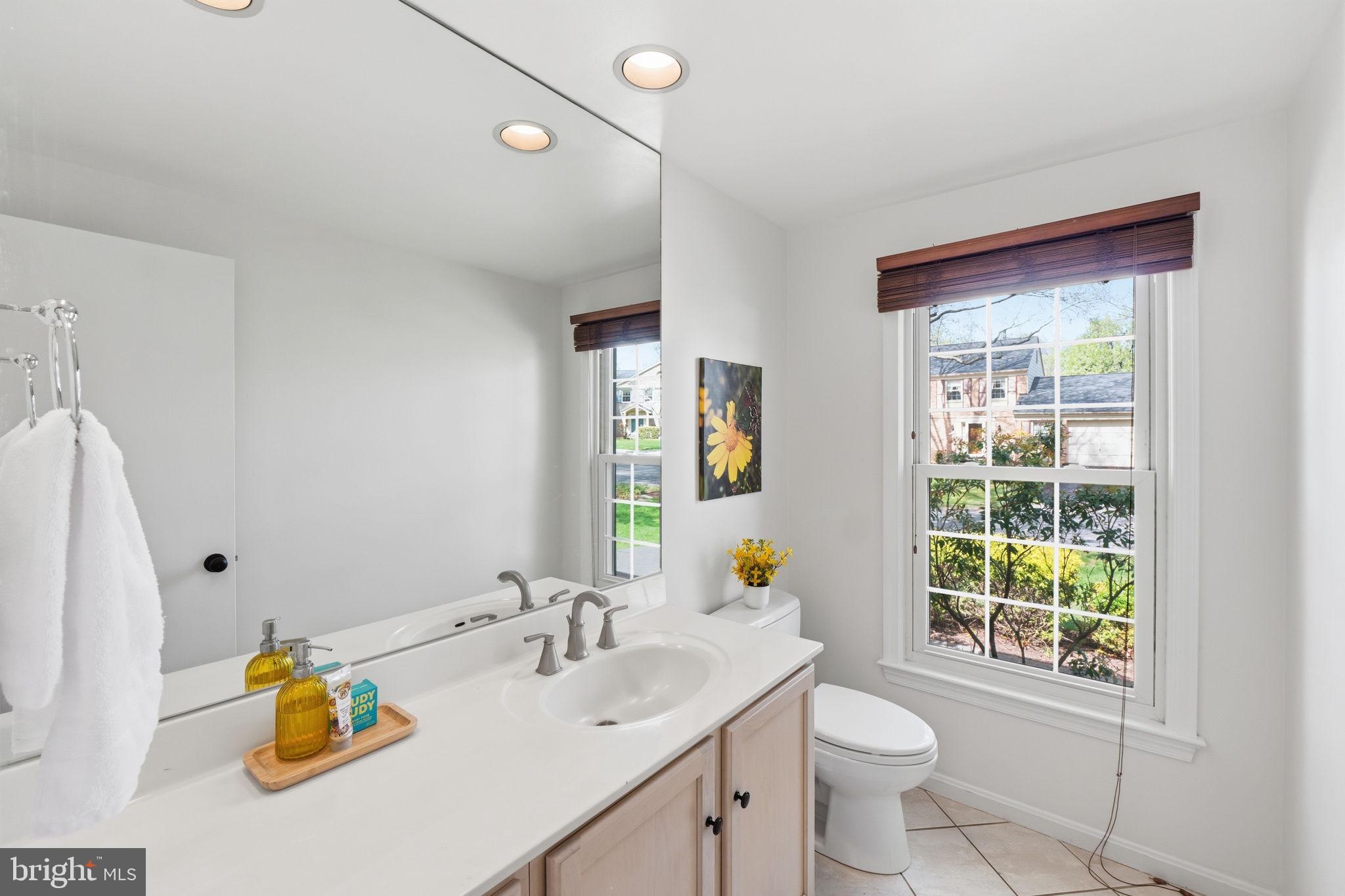 5 Infield Court South Potomac, MD 20854 - Photo 9 of 23 Powder Room