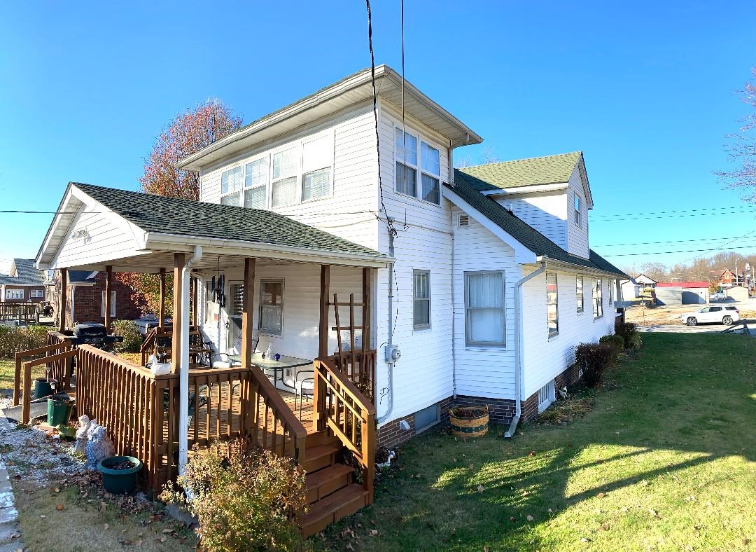 349 West Spring Street Bloomfield, IN 47424 - Photo 3 of 36 Gallery Image 3