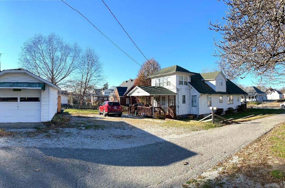 349 West Spring Street Bloomfield, IN 47424 - Photo 7 of 36 Gallery Image 7