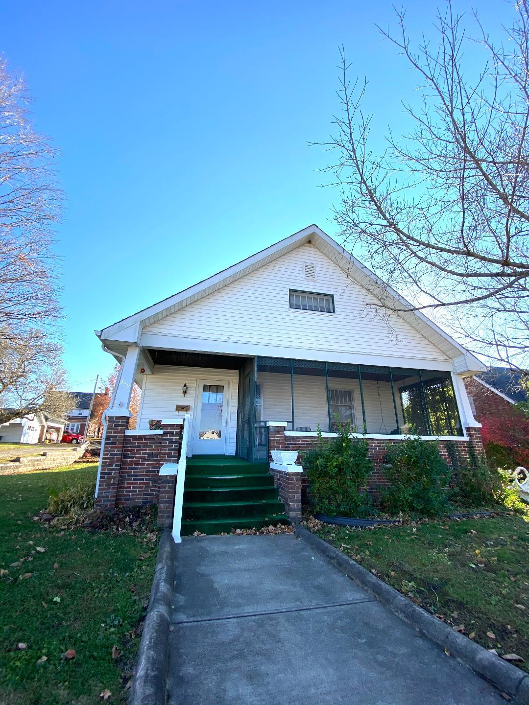 349 West Spring Street Bloomfield, IN 47424 - Photo 9 of 36 Gallery Image 9
