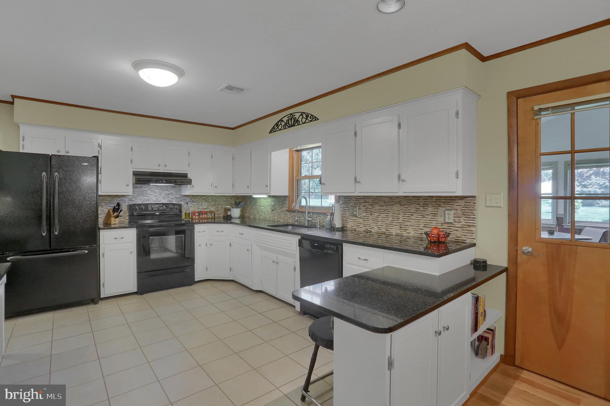 3316 Smoketown Road Spring Grove, PA 17362 - Photo 8 of 32