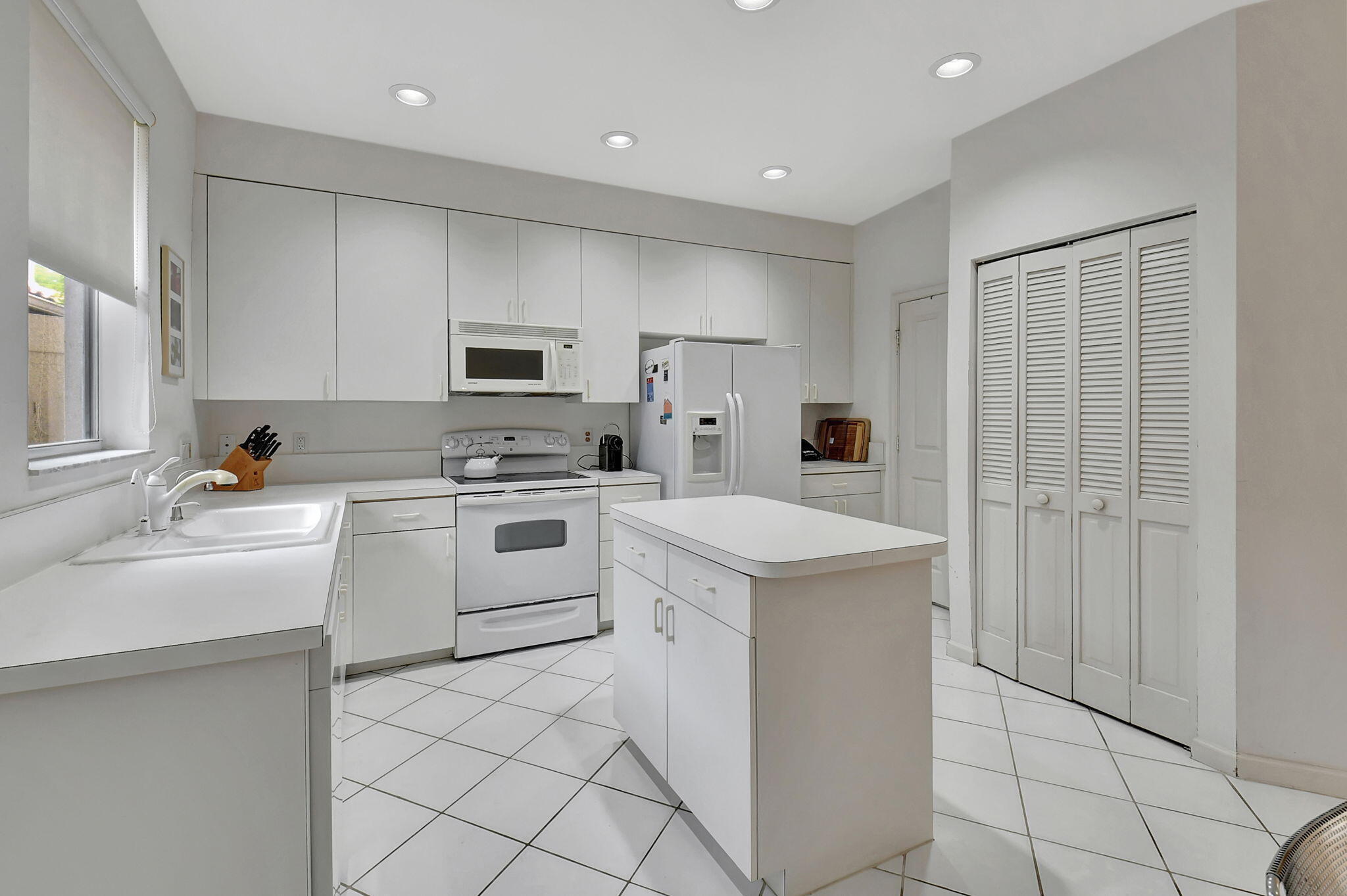 5152 Northwest 26th Circle Boca Raton, FL 33496 - Photo 15 of 40 15-web-or-mls-DSC_8558