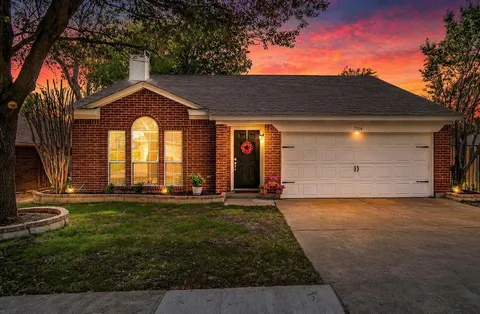 $339,900 | 7104 Summerset Drive, Benbrook, TX 76126